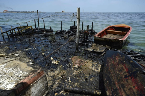 Venezuela: dans le lac de Maracaibo, "une marée noire permanente" Venezuela: dans le lac de Maracaibo, "une marée noire permanente"