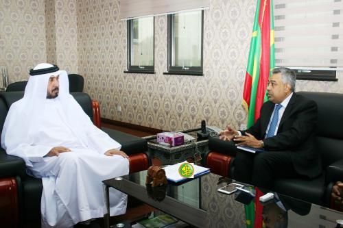 Le ministre de l'économie et de l'industrie reçoit l'ambassadeur de l'Etat des Emirats arabes unis Le ministre de l'économie et de l'industrie reçoit l'ambassadeur de l'Etat des Emirats arabes unis