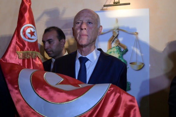 Tunisie: large victoire annoncée pour le juriste Kais Saied Tunisie: large victoire annoncée pour le juriste Kais Saied