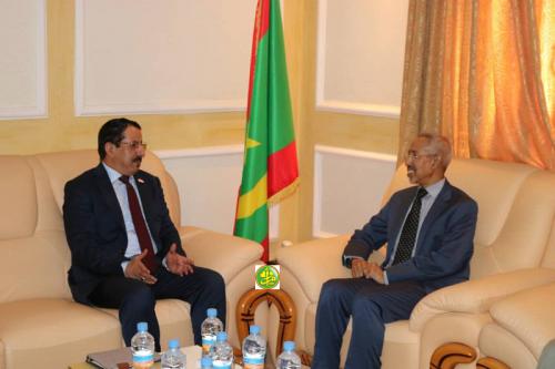 Le ministre de la défense s’entretient avec l’ambassadeur Yémen Le ministre de la défense s’entretient avec l’ambassadeur Yémen