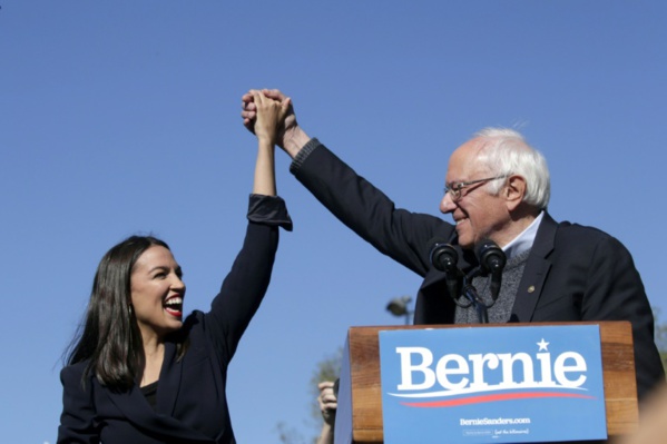 Présidentielle américaine: la jeune star démocrate "AOC" à la rescousse de Bernie Sanders