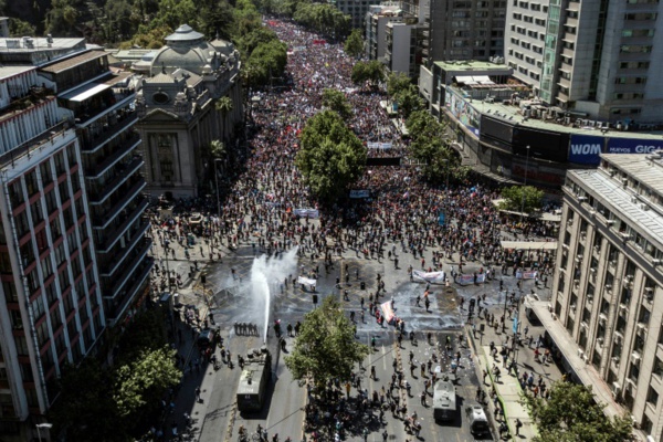 Chili: deuxième jour de grève générale, la crise ne s'apaise pas