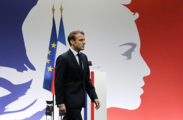 Laïcité: Macron hausse le ton contre le communautarisme musulman
