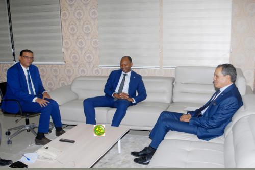 Le ministre de l’emploi s’entretient avec l’ambassadeur marocain Le ministre de l’emploi s’entretient avec l’ambassadeur marocain