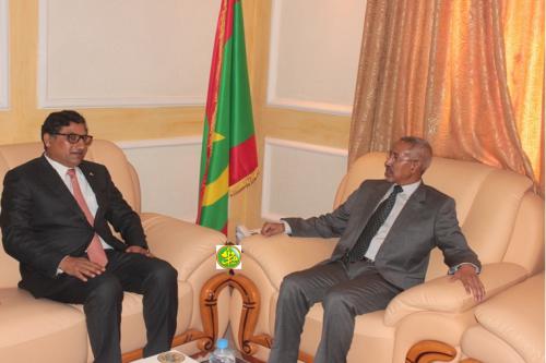Le ministre de la Défense Nationale reçoit l’Ambassadeur du Pakistan accrédité en Mauritanie Le ministre de la Défense Nationale reçoit l’Ambassadeur du Pakistan accrédité en Mauritanie