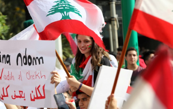 Liban: des milliers d'écoliers et d'étudiants mobilisés pour poursuivre la contestation