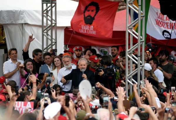 Brésil : libéré, Lula promet de "continuer à lutter" pour le peuple brésilien Brésil : libéré, Lula promet de "continuer à lutter" pour le peuple brésilien