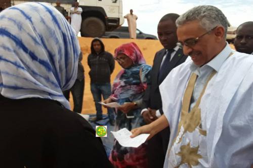 Adrar : Distribution des produits alimentaires à des populations de Chinguetti Adrar : Distribution des produits alimentaires à des populations de Chinguetti