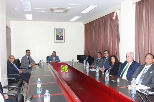 Le ministre de l’économie et de l’industrie reçoit un groupe d’investisseurs dans le domaine du Gaz Le ministre de l’économie et de l’industrie reçoit un groupe d’investisseurs dans le domaine du Gaz