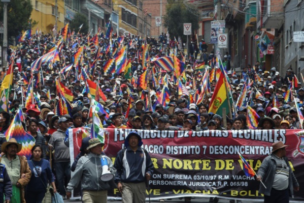 Bolivie: la présidente par intérim tente de pacifier le pays