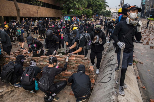 Hong Kong: les manifestations menacent le statut d'autonomie dit Xi Jinping
