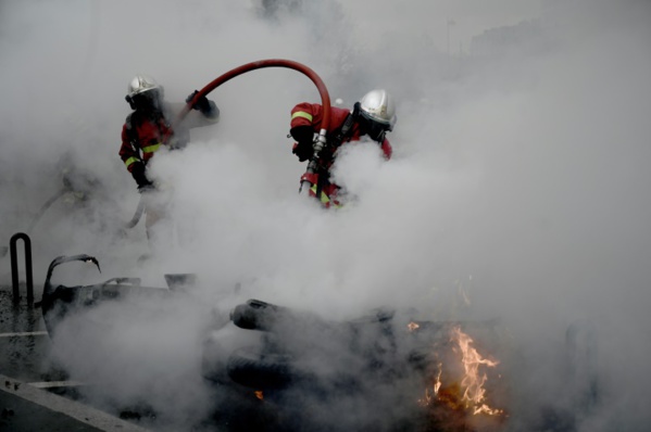 Flambées de violences à Paris pour le premier anniversaire des "gilets jaunes"