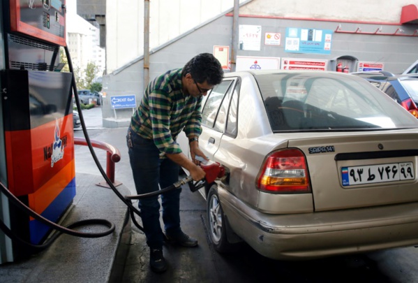 Manifestations en Iran après une hausse des prix de l'essence, un mort