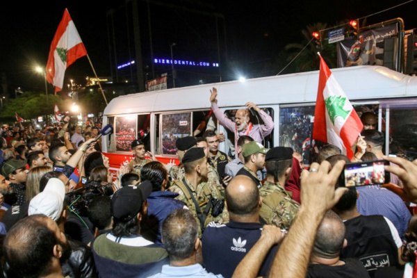 Liban: sous la pression de la rue, un ex-ministre renonce à devenir Premier ministre