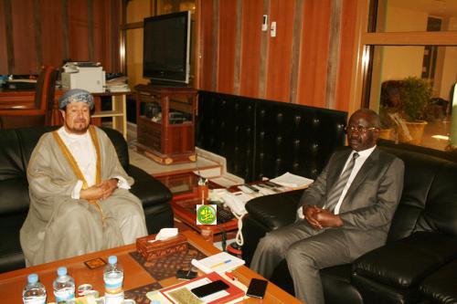 Le ministre de l’Intérieur s’entretient avec l’Ambassadeur d’Oman Le ministre de l’Intérieur s’entretient avec l’Ambassadeur d’Oman