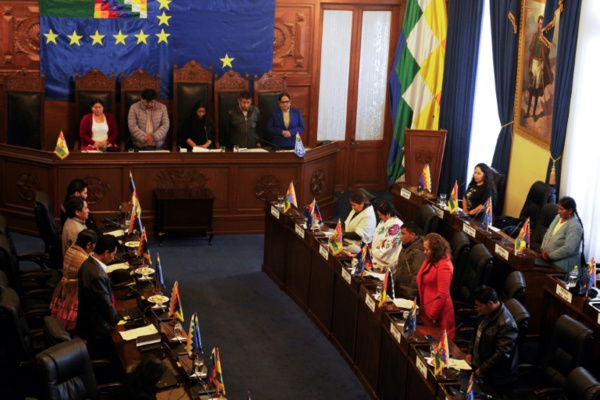 Bolivie : le Parlement autorise de nouvelles élections sans Evo Morales Bolivie : le Parlement autorise de nouvelles élections sans Evo Morales
