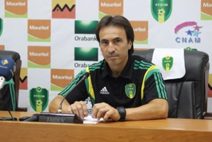 Sport : l’entraîneur des Mourabitounes proposé pour un trophée de la CAF Sport : l’entraîneur des Mourabitounes proposé pour un trophée de la CAF