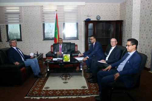 Le ministre de l’Économie s’entretient avec l’ambassadeur délégué de l’Union Européenne à Nouakchott Le ministre de l’Économie s’entretient avec l’ambassadeur délégué de l’Union Européenne à Nouakchott