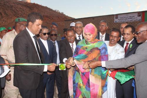 La ministre de l’Hydraulique supervise l’inauguration de l’extension du réseau d’eau de la ville d’Akjoujt La ministre de l’Hydraulique supervise l’inauguration de l’extension du réseau d’eau de la ville d’Akjoujt