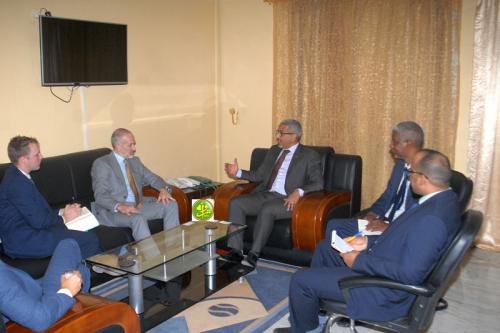Le commissaire aux droits de l'homme s'entretient avec l'ambassadeur britannique Le commissaire aux droits de l'homme s'entretient avec l'ambassadeur britannique