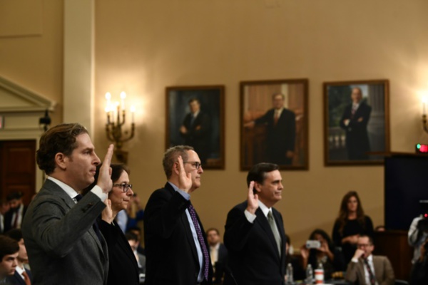 Trump a commis des actes passibles de destitution, selon des experts en droit