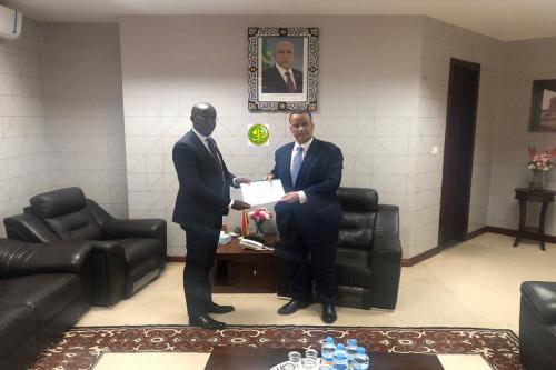 Le ministre des affaires étrangères réceptionne un rapport sur l’étude du projet d’académie diplomatique Le ministre des affaires étrangères réceptionne un rapport sur l’étude du projet d’académie diplomatique