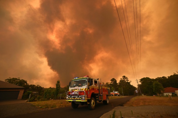 Australie en feu: Sydney étouffe, l'équivalent de la Belgique parti en fumée Australie en feu: Sydney étouffe, l'équivalent de la Belgique parti en fumée
