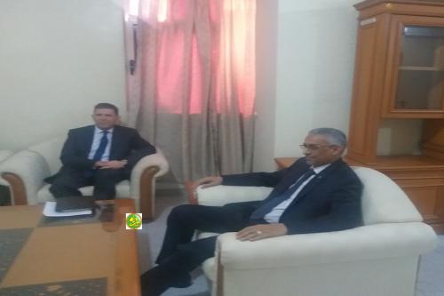 Le Délégué Général de TAAZOUR recoit en audience l’Ambassadeur des USA en Mauritanie Le Délégué Général de TAAZOUR recoit en audience l’Ambassadeur des USA en Mauritanie