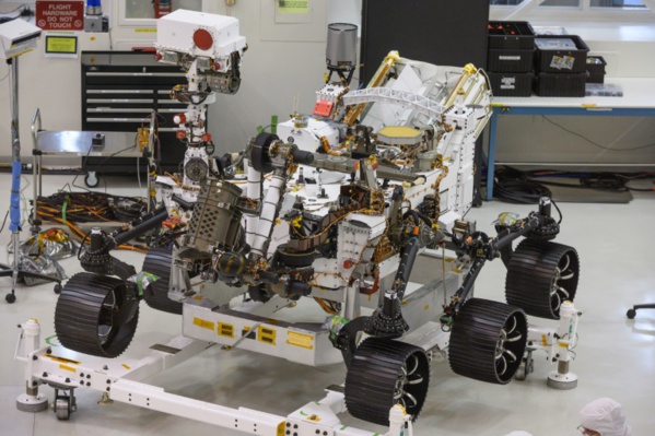 Le rover Mars 2020 qui va s'envoler dans quelques mois vers la planète rouge ne se contentera pas d'y chercher d'éventuelles traces de vie passée, il servira aussi de "précurseur à une mission humaine sur Mars", ont déclaré vendredi les scientifiques