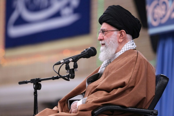 Raids américains en Irak: Khamenei condamne la "malveillance" de Washington Raids américains en Irak: Khamenei condamne la "malveillance" de Washington