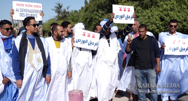 Sit-in des propriétaires des « bourses » devant la présidence de la république Sit-in des propriétaires des « bourses » devant la présidence de la république