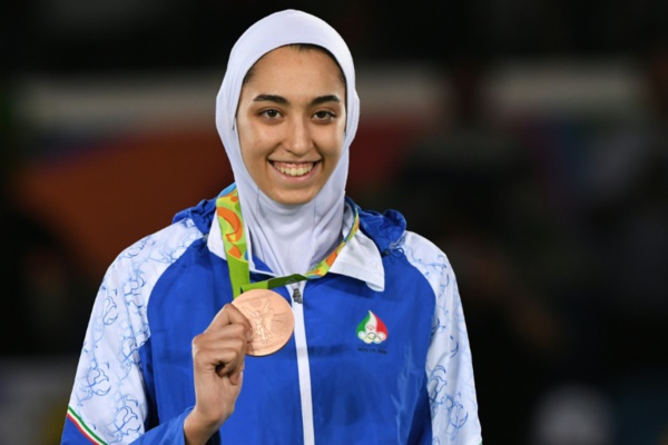 La seule femme médaillée olympique d'Iran, Kimia Alizadeh, fait défection La seule femme médaillée olympique d'Iran, Kimia Alizadeh, fait défection