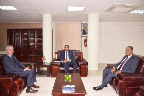 Le ministre délégué chargé de la promotion de l’investissement et du développement industriel s’entretient avec l’ambassadeur de France Le ministre délégué chargé de la promotion de l’investissement et du développement industriel s’entretient avec l’ambassadeur de France