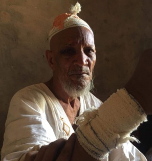 Arafat : un vieil homme poignardé à la tête par le chef d’une bande armée Arafat : un vieil homme poignardé à la tête par le chef d’une bande armée