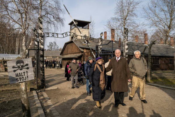 Les survivants d'Auschwitz lancent un avertissement, 75 ans après la libération