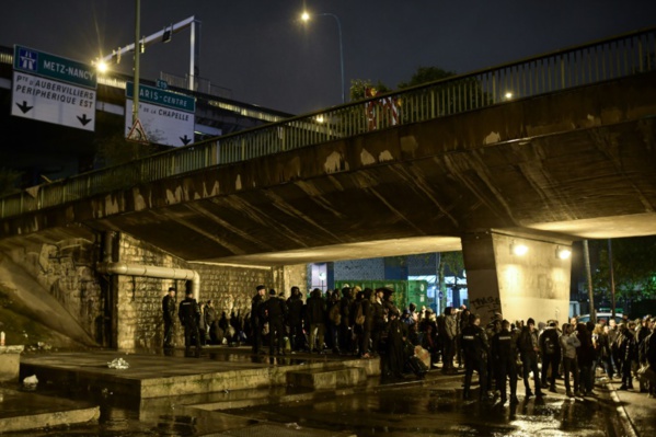 Démantèlement d'un important camp de migrants dans le nord-est de Paris