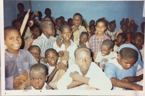 Regardez derrière le rideau. Regardez derrière le rideau.