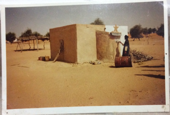 Regardez derrière le rideau. Regardez derrière le rideau.