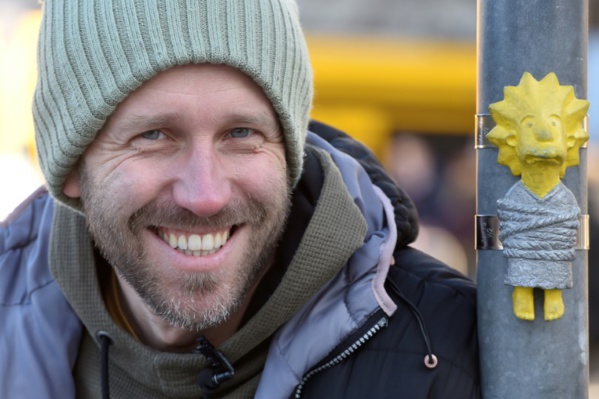 Un disciple de Banksy déride le pavé de Budapest Un disciple de Banksy déride le pavé de Budapest