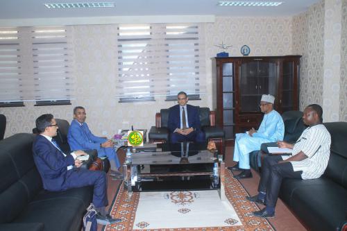 Le ministre de l’Économie et de l’Industrie reçoit le secrétaire permanent du G5-SAHEL Le ministre de l’Économie et de l’Industrie reçoit le secrétaire permanent du G5-SAHEL