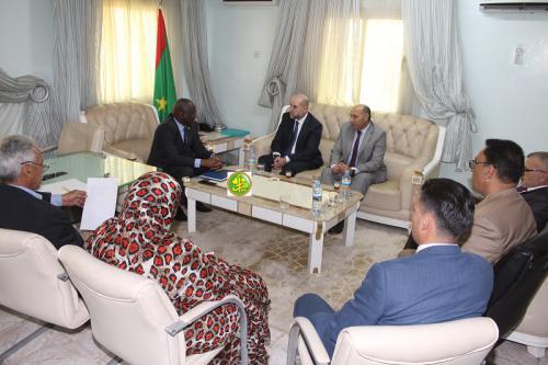 Le Président de la République, Monsieur Mohamed Ould Cheikh El Ghazouani a appelé, jeudi matin, lors de sa participation aux travaux du comité de haut niveau de l’Union Africaine pour la Libye, la communauté internationale à trouver avec les libyens Le Président de la République, Monsieur Mohamed Ould Cheikh El Ghazouani a appelé, jeudi matin, lors de sa participation aux travaux du comité de haut niveau de l’Union Africaine pour la Libye, la communauté internationale à trouver avec les libyens