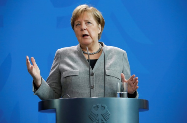 Allemagne: Merkel condamne une alliance avec l'extrême droite Allemagne: Merkel condamne une alliance avec l'extrême droite