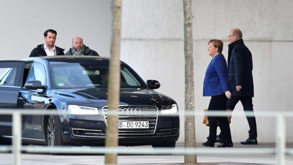 Exrême droite: Merkel sauve son gouvernement face à la tempête Exrême droite: Merkel sauve son gouvernement face à la tempête