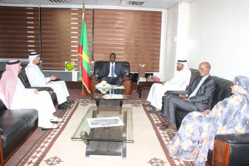 Le ministre de la culture s'entretient avec une délégation du gouvernement de Sharjah Le ministre de la culture s'entretient avec une délégation du gouvernement de Sharjah
