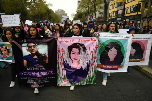 Manifestations à Mexico après un féminicide particulièrement brutal Manifestations à Mexico après un féminicide particulièrement brutal