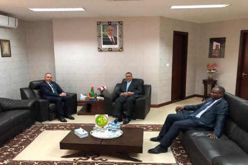 Le ministre des affaires étrangères reçoit les lettres d’accréditation du représentant de l’Unicef en Mauritanie Le ministre des affaires étrangères reçoit les lettres d’accréditation du représentant de l’Unicef en Mauritanie