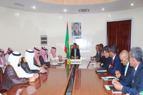 Le premier ministre préside une rencontre entre la délégation mauritanienne et le ministre saoudien du commerce et l’investissement