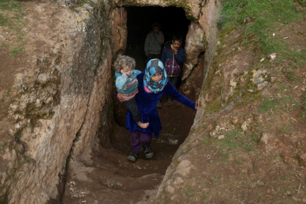 En Syrie, vivre sous terre pour échapper à la guerre En Syrie, vivre sous terre pour échapper à la guerre
