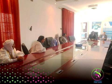 Le président de l'Autorité de la ZFN tient une réunion avec le président de la fédération des commerçants de Nouadhibou Le président de l'Autorité de la ZFN tient une réunion avec le président de la fédération des commerçants de Nouadhibou