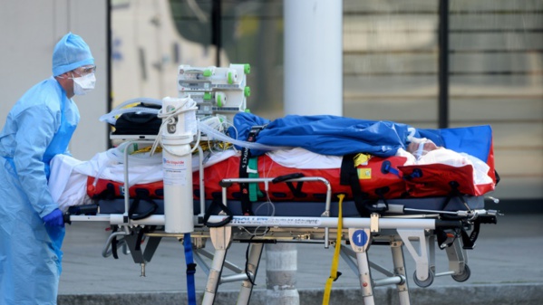 Coronavirus en France: nouvelle évacuation de patients, l'épidémie s'aggrave